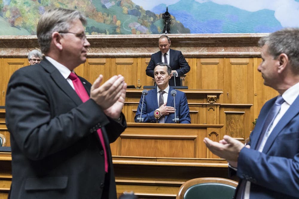 20. September 2017: Ignazio Cassis wird als Bundesrat gewählt. FDP-Fraktionschef Ignazio Cassis setzt sich gegen den Genfer Staatsrat Pierre Maudet und die Waadtländer Nationalrätin Isabelle Morat durch: Damit ist das Tessin zum ersten Mal seit 1999 wieder im Bundesrat vertreten. (Bild: Keystone)