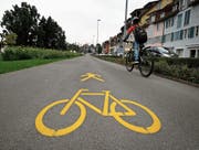 Geben Anlass zu Diskussionen: Mischverkehrsflächen für Fussgänger und Velofahrer. Hier bei der Zuger Vorstadt. (Bild: Stefan Kaiser (1. Oktober 2018))