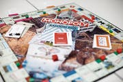 Der Zytturm dominiert das Brett des Zuger Monopolys, das in einer zweiten Auflage erschienen ist. (Bild: Stefan Kaiser (9. Oktober 2018))