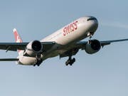 Die Swiss ist weiterhin im Steigflug: Die Schweizer Fluggesellschaft hat auch im September mehr Passagiere befördert. (Bild: KEYSTONE/CHRISTIAN BEUTLER)