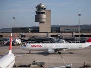 Der Flughafen Zürich bleibt im September auf Wachstumskurs: Erneut hat die Zahl der Passagiere zugenommen. (Bild: KEYSTONE/CHRISTIAN MERZ)