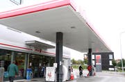 Zur Osterwalder St. Gallen AG gehören über hundert Tankstellen. Im Bild die Tankstelle mit Shop an der Konstanzerstrasse in Wil.