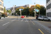 Der Unfallort: Hier hat ein unbekannter Autofahrer am Dienstag kurz vor 16 Uhr eine Velofahrerin zu Fall gebracht. (Bild: Stapo)