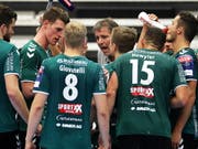 Wacker Thuns Coach Martin Rubin spricht zum Team (Bild: KEYSTONE/EPA/ROBERT GHEMENT)