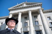 Der frühere Banker Rudolf Elmer hat das Bankgeheimnis nicht verletzt. Das hat das Bundesgericht entschieden und eine Beschwerde der Zürcher Staatsanwaltschaft abgewiesen. (Bild: Laurent Gilliéron / Keystone (Lausanne, 10. Oktober 2018))