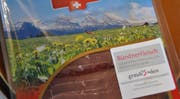 Die Verpackung des Bündnerfleischs zeigt die sieben Churfirsten. (Bild: Sabine Schmid)