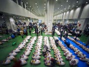 Erster Handelstag am neuen Standort: Der neue Fischmarkt von Tokio ist eröffnet worden. (Bild: KEYSTONE/AP/EUGENE HOSHIKO)