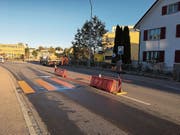 Die zwei Fussgängerstreifen auf Höhe der Migros wurden aufgehoben und durch einen neuen Streifen ersetzt. (Bild: Perrine Woodtli)