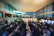 Blick in den ehemaligen Pool, der inzwischen für Veranstaltungen genutzt wird. Bild: PD