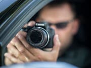 Ein liberales Komitee bekämpft das Gesetz, das die Observation von Sozialversicherten ermöglicht. Dieses sei unverhältnismässig, argumentiert es. (Bild: KEYSTONE/ENNIO LEANZA)