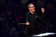 Dirigent Sandro Blank bei einem Konzert mit dem Jugendblasorchester Luzern. (Bild: Arthur Häberli, Luzern, 3. Juni 2017)