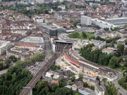 Unterbruch im Bahnverkehr: Eine Störung an der Bahnanlage legte den Bahnhof Bern am Donnerstagmittag lahm. (Bild: KEYSTONE/PETER SCHNEIDER)