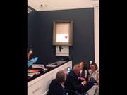 Das Bild «Girl with Balloon» des englischen Streetart-Künstlers Banksy wurde unmittelbar nach der Auktion von einem von ihm im Rahmen eingebauten Schredder zerstört. (Bild: KEYSTONE/AP Pierre Koukjian)