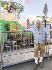 Hanspeter Maier vor seinem «Chaos Pendel» am diesjährigen Münchner Oktoberfest. (Bild: PD)