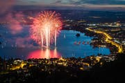 Der Höhepunkt am Zuger Seefest ist seit jeher das Feuerwerk am Abend. (Bild: Christian H. Hildebrand (Zug, 23. Juni 2018))