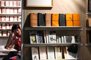 An der Frankfurter Buchpresse werden auch Preise an Bücher aus Selbstkostenverlägen verliehen. (Bild: Armando Babani/EPA)
