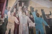 Ein Wandgemälde im Bundesbriefmuseum Schwyz zeigt den Rütlischwur 1291. Es war die Geburtsstunde der Schweiz. (Bild: Boris Bürgisser)