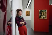 Die Künstlerin Kyra Tabea Balderer vor ihren Werken im Pilatussaal des Kunstmuseums Luzern. (Bild: Corinne Glanzmann (Luzern, 12. Oktober 2018))