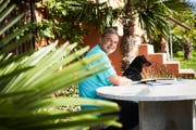 Freut sich auf seine Zeit als Pensionär: Stefan Brändlin, hier im Garten seines Hofs in Altwis. (Bild: Jakob Ineichen, 10. Oktober 2018).