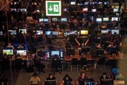 Die SwitzerLAN hat am Freitag in Bern begonnen. Mit 2048 Teilnehmern ist sie die grösste LAN-Party im deutschsprachigen Raum. (Bild: Urs Lindt/Freshfocus)