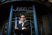 Raoul Egeli, Verwaltungsratspräsident und Geschäftsführer der Egeli AG vor dem Hauptsitz in St. Gallen. (Bild: Benjamin Manser)