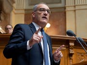 «Ganz klar die beste Lösung»: Verteidigungsminister Guy Parmelin. (Bild: KEYSTONE/ANTHONY ANEX)