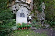 Bildstöckli am Palanggenbach mit Gedenktafel für Flösser. (Bild: Christoph Hirtler)
