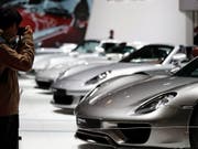 Porsche steigert die Auslieferungen im dritten Quartal deutlich. (Bild: KEYSTONE/EPA/IAN LANGSDON)