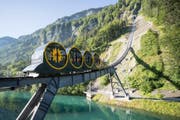 Die neue Standseilbahn beschert dem Stoos viele Besucher – kostete am Schluss aber massiv mehr als geplant. (Bild: Urs Flüeler/Keystone)