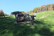 Der Fahrer des Traktors wurde beim Unfall unbestimmt verletzt. (Bild: Kapo SG)