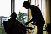 Im Kanton St. Gallen können 25 Prozent der zugelassenen Pflegeheime ihre Pflegekosten mit den Höchstansätzen nicht decken. (Bild: Christoph Schmidt/Keystone)