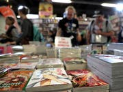Die Frankfurter Buchmesse wurde am ersten Publikumstag am Samstag von Besucherinnen und Besuchern überrannt. (Bild: KEYSTONE/EPA/FRIEDEMANN VOGEL)