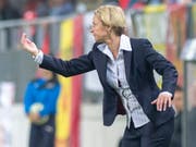Martina Voss-Tecklenburg gibt Anweisungen. (Bild: KEYSTONE/MARCEL BIERI)