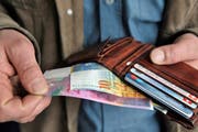 In Schaan wurde die Angestellte eines Restaurants von zwei unbekannten Männern beim Einkassieren abgelenkt, so dass sie zu viel Wechselgeld aushändigte. (Bild: Urs Jaudas)