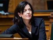 Absage von FDP-Nationalrätin Regine Sauter: Sie hat sich am Montag per Facebook-Eintrag selber aus dem Rennen um die Nachfolge von Bundesrat Johann Schneider-Ammann genommen. (Bild: Keystone/PETER KLAUNZER)