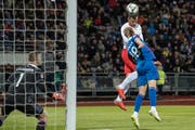 Haris Seferovic brachte die Schweiz mit seinem Kopfballtreffer auf die Siegerstrasse. Bild: Toto Marti/Freshfocus (Reykjavik, 15. Oktober 2018)