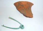 Diese Fibel (Gewandnadel) aus Bronze sind typische Funde des 1. Jahrhundert vor Christus aus Bronze. (Bild: PD)