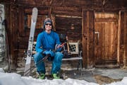Dan Loutrel gönnt sich im Jahr 2017 auf einer Tour im Lötschental eine Pause. (Bild: Martin Wabel/bildsektor)