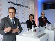 Der St. Galler CVP-Regierungsrat Benedikt Würth (vorne) will nicht der Nachfolger von Bundesrätin Doris Leuthard werden. (Bild: KEYSTONE/GIAN EHRENZELLER)
