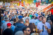 Publikumsmassen am ersten Olma-Sonntag. (Bild: Urs Bucher - 14. Oktober 2018)