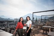Hülya Sezer mit ihrer Tochter Sidal auf der Dachterrasse ihres neuen mexikanischen Restaurants. (Bild: Roger Grütter, 16. Oktober 2018)