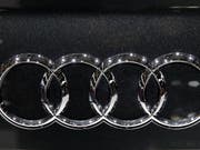 Audi zahlt hohe Busse wegen Manipulation von Dieselmotoren. (Bild: KEYSTONE/AP/CHRISTOPHE ENA)