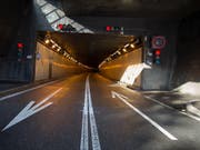 Nach seiner Raserfahrt durch den Gotthard-Strassentunnel sitzt ein Deutscher nun im Gefängnis - vier Jahre nach der Tat. (Bild: KEYSTONE/TI-PRESS/PABLO GIANINAZZI)