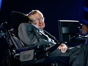 Sieben Monate nach dem Tod von Stephen Hawking ist sein letztes Buch erschienen - darin äussert der Physiker seine Gedanken zu ganz grossen Fragen. (Bild: Keystone/AP/MATT DUNHAM)