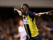 Der einst schnellste Mann der Welt trainiert seit August mit den Central Coast Mariners in Australien. Zu einem Vertrag reichte es noch nicht, wohl aber zu einem Torerfolg in Testspielen. (Bild: KEYSTONE/EPA AAP/DAN HIMBRECHTS)