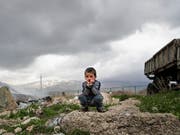 Gemäss einer Untersuchung der Organisation für wirtschaftliche Zusammenarbeit und Entwicklung (OECD) ist jedes siebte Kind in den OECD-Mitgliedstaaten von Armut betroffen (Bild: KEYSTONE/AP/SERGEI GRITS)