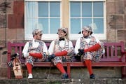 Die drei vom Hickory-Golf: Diese Schweizer frönen in Schottland dem historischen Golfen. (Bild: Jane Barlow/Keystone (East Lothian, 15. Oktober 2018))