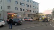 Die leblose Person wurde in einer Wohnung an der Talackerstrasse gefunden. (Bild: BRK News)