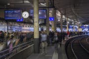 Pendlerandrang am Bahnhof Bern. (Bild: Keystone)