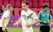 Bundestrainer Joachim Löw (rechts): Die Probleme sind längst noch nicht ausgestanden. (Bild: Sander Koning/Keystone (Amsterdam, 12. Oktober 2018))